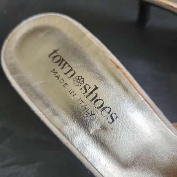 Sophisticated Tan Heels with Satin Bow Detail - Picture 3 of 4